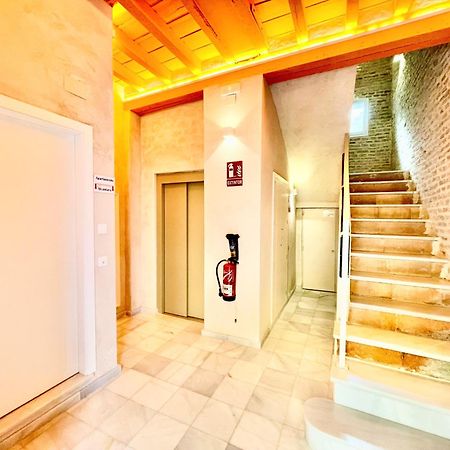 Click Triana - Patio Privado Apartment Севиля Екстериор снимка