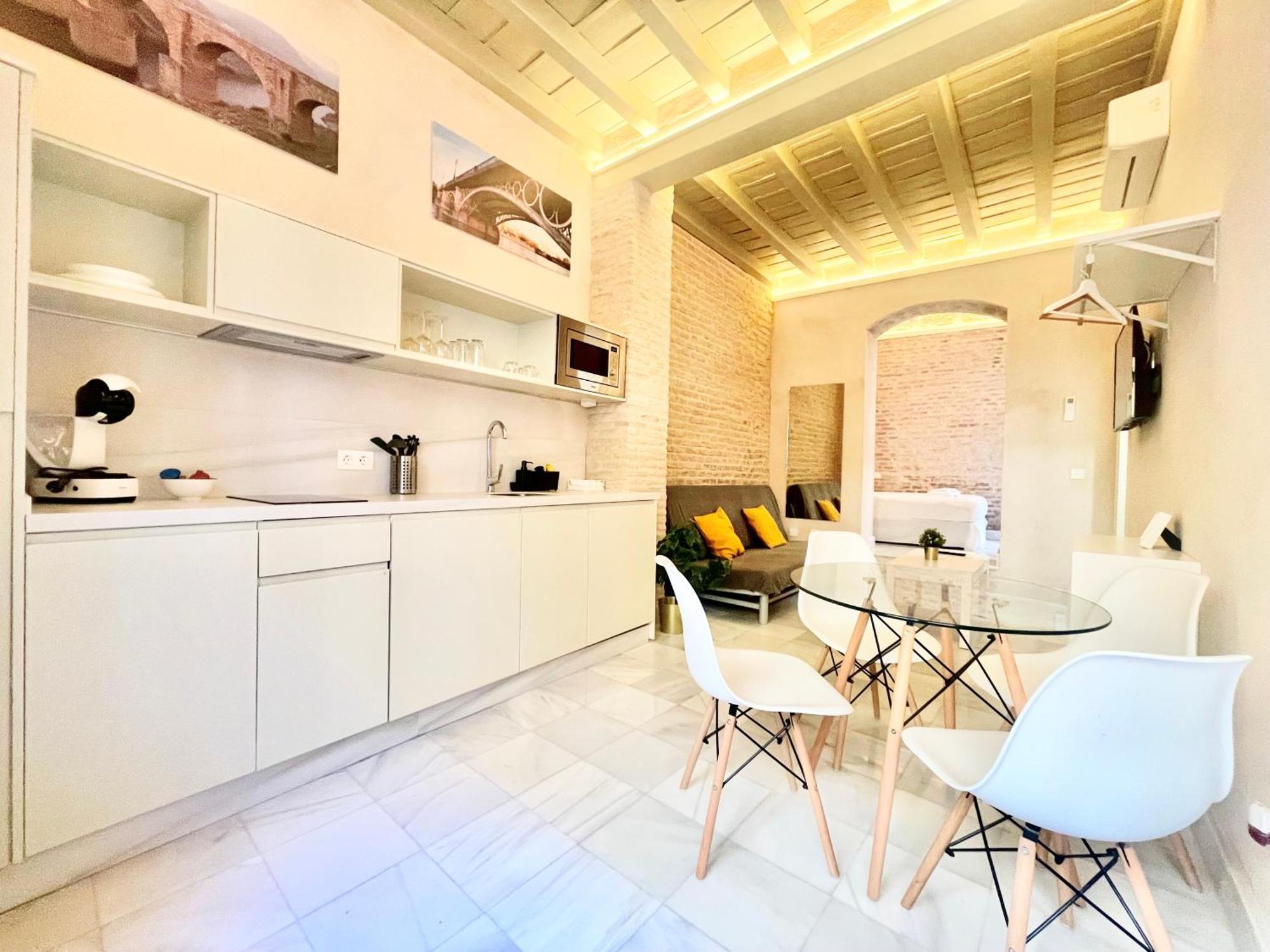 Click Triana - Patio Privado Apartment Севиля Екстериор снимка