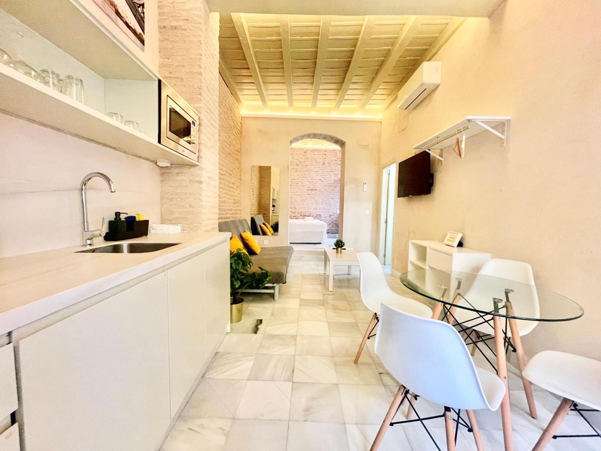Click Triana - Patio Privado Apartment Севиля Екстериор снимка