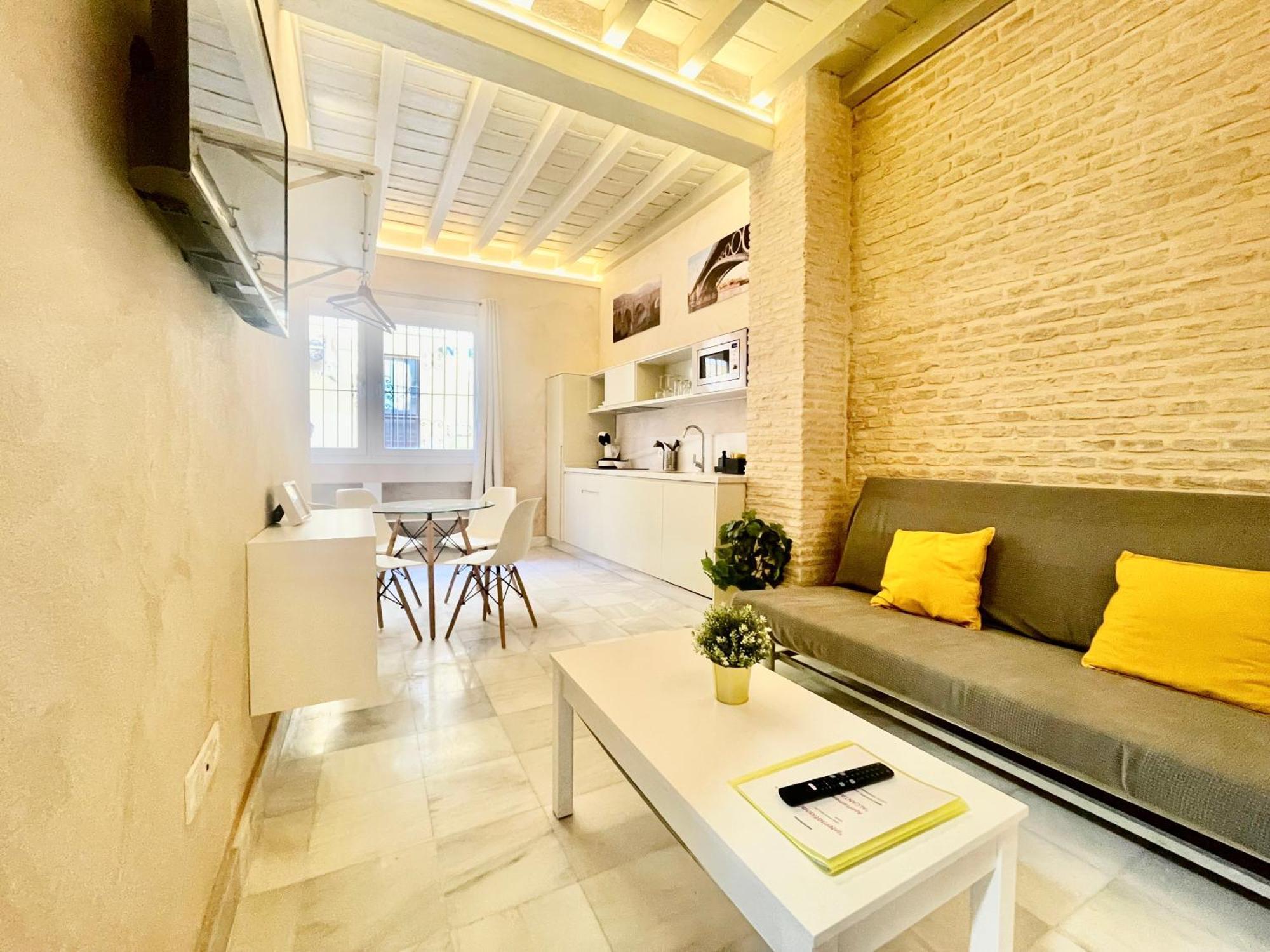 Click Triana - Patio Privado Apartment Севиля Екстериор снимка
