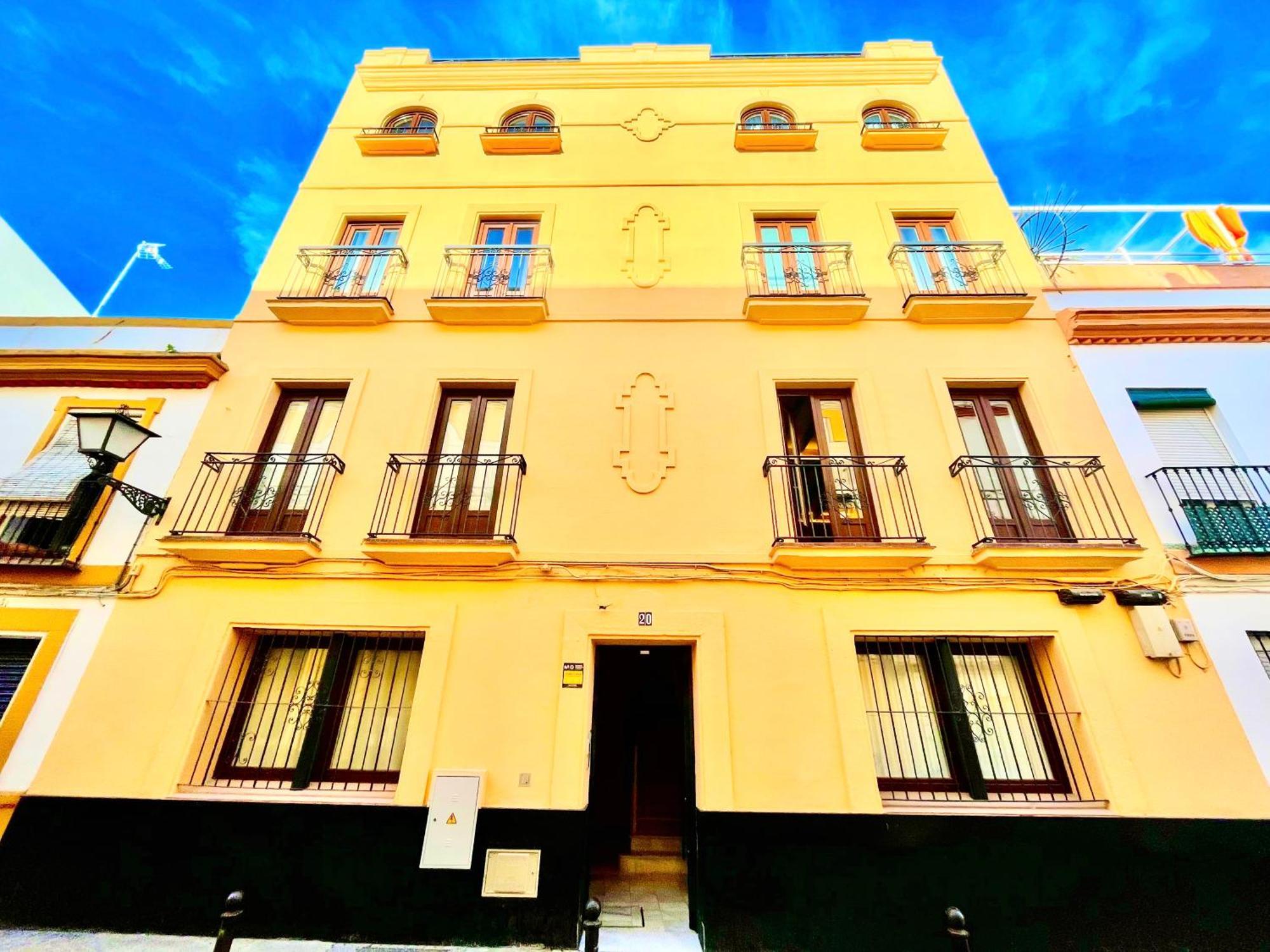 Click Triana - Patio Privado Apartment Севиля Екстериор снимка