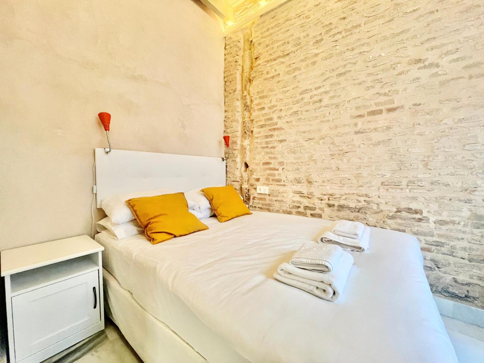 Click Triana - Patio Privado Apartment Севиля Екстериор снимка