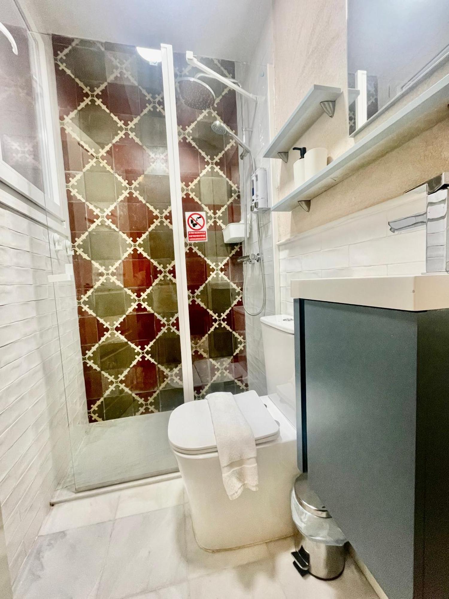Click Triana - Patio Privado Apartment Севиля Екстериор снимка
